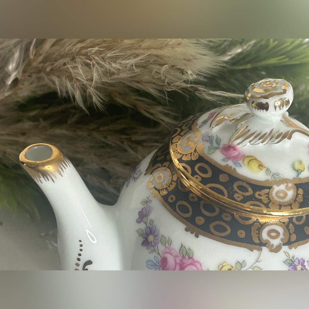 Vintage Franklin Mint Tournay Mini Teapot - Picture 3 of 9